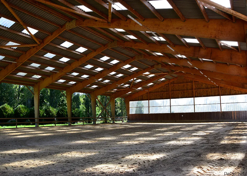 Indoor arena at Écurie de Beauclerc
