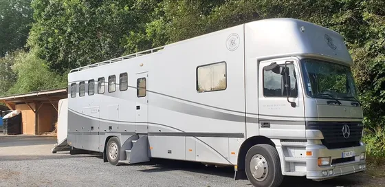 Mercedes horse truck
