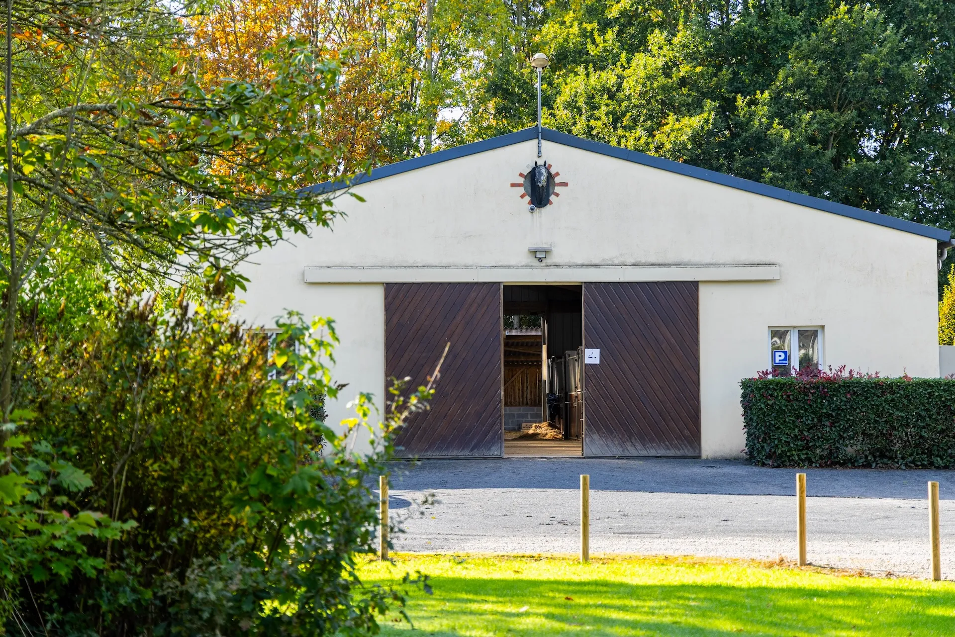 Stable entrance at Écurie de Beauclerc